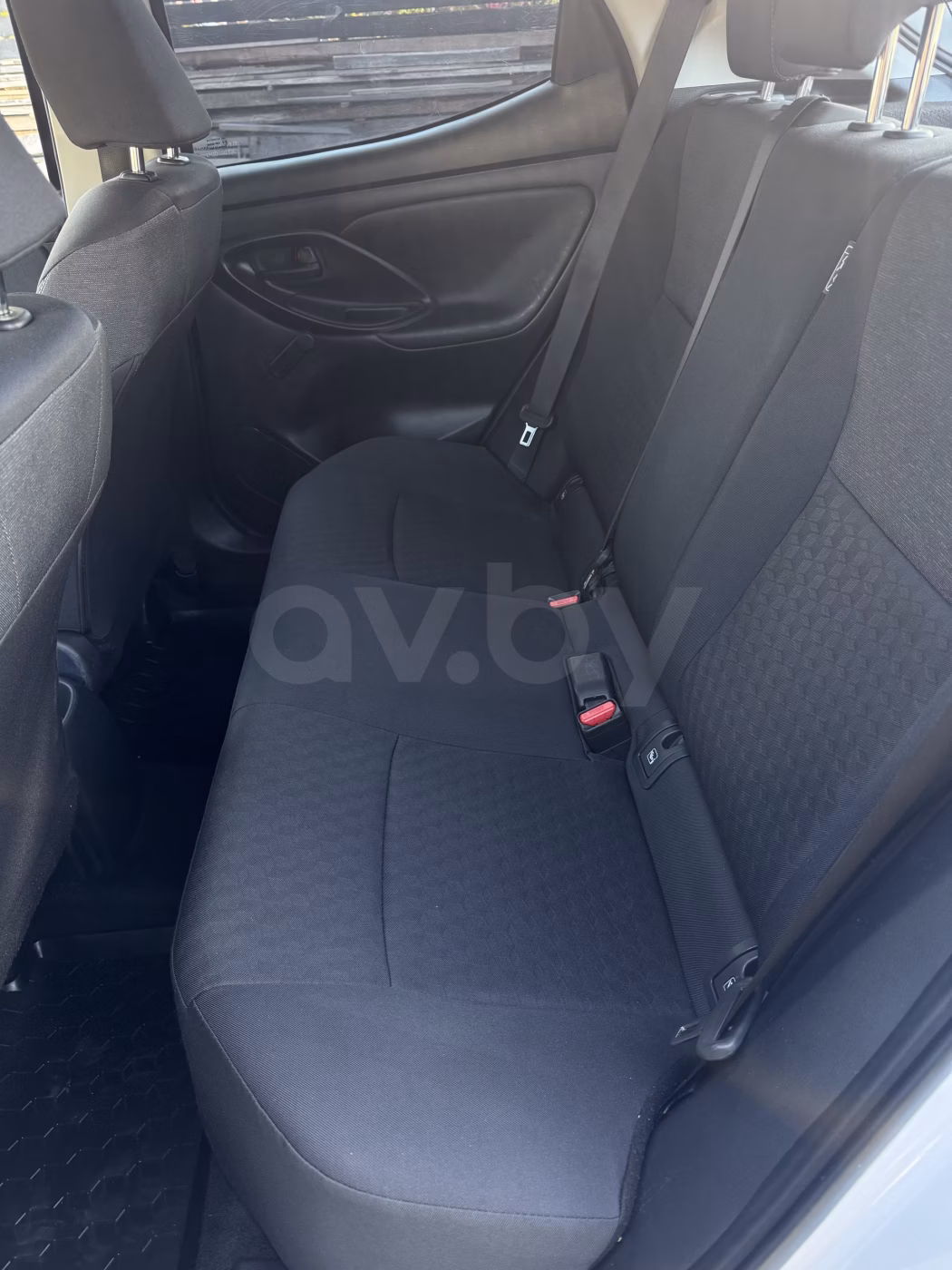 Toyota Yaris фото 15