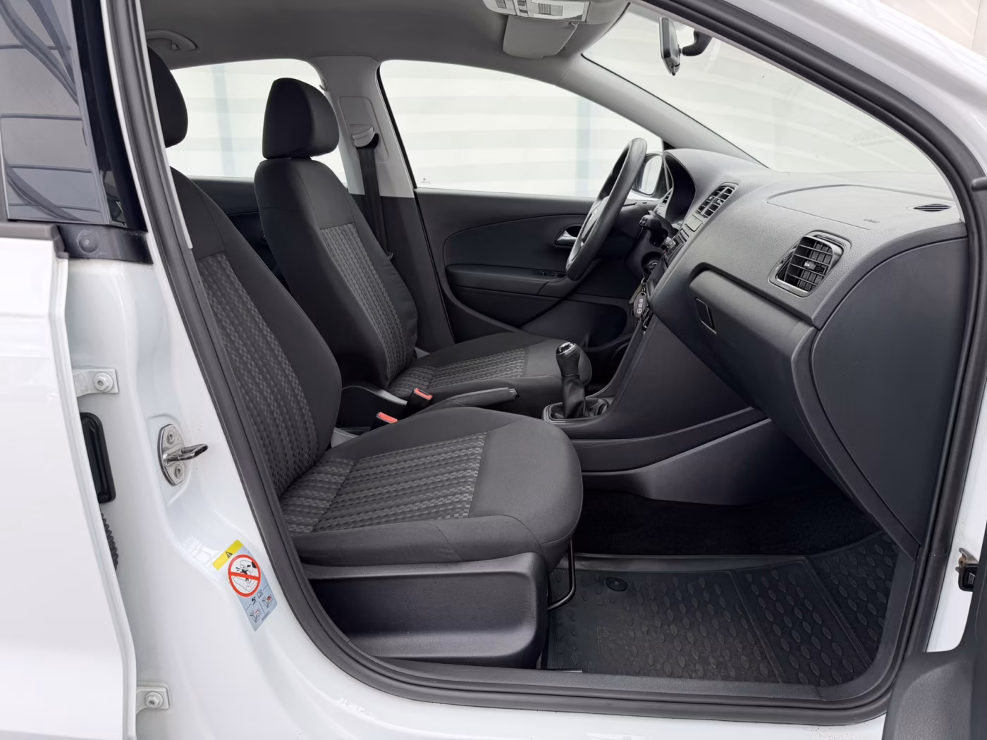 Volkswagen Polo Sedan фото 7