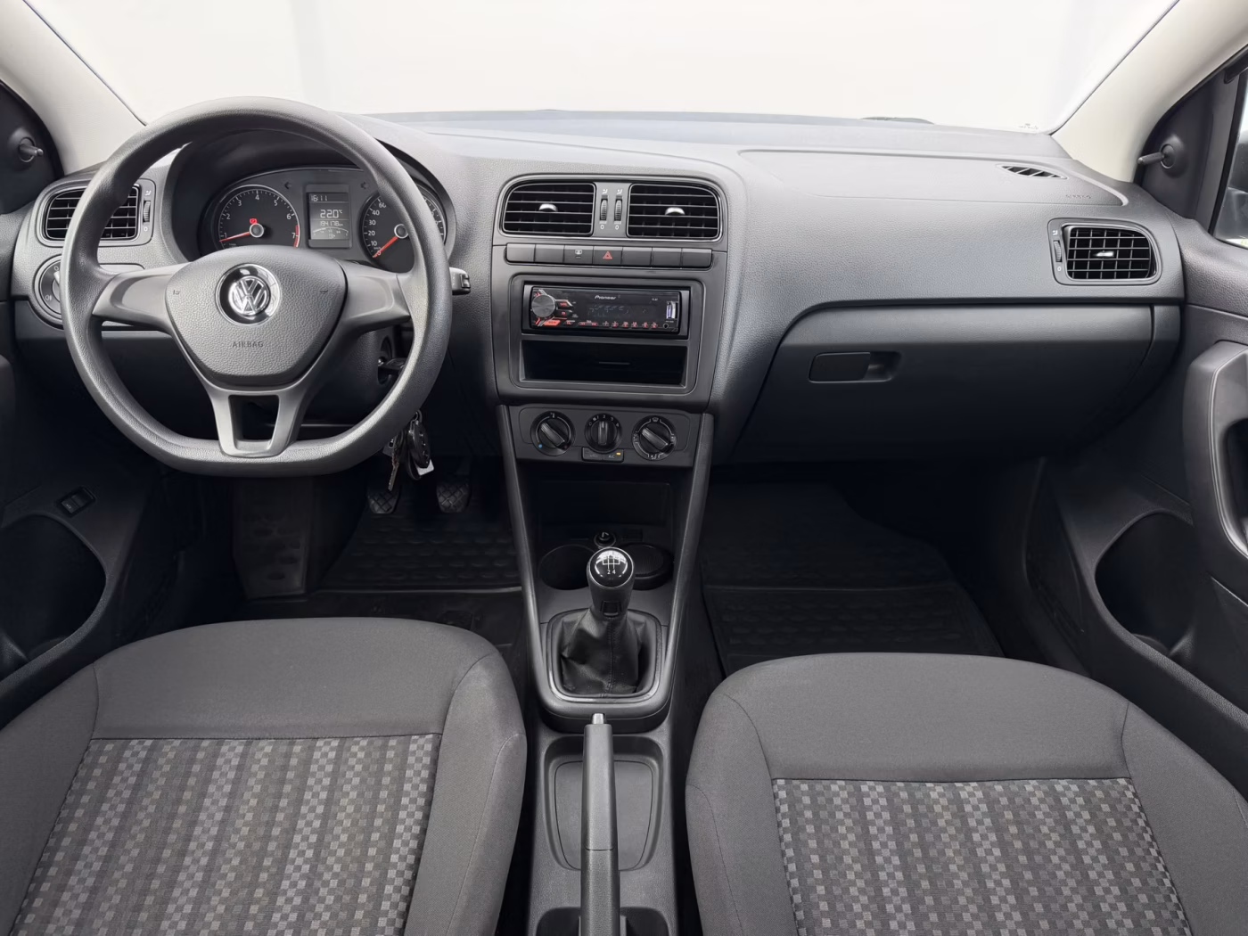 Volkswagen Polo Sedan фото 11