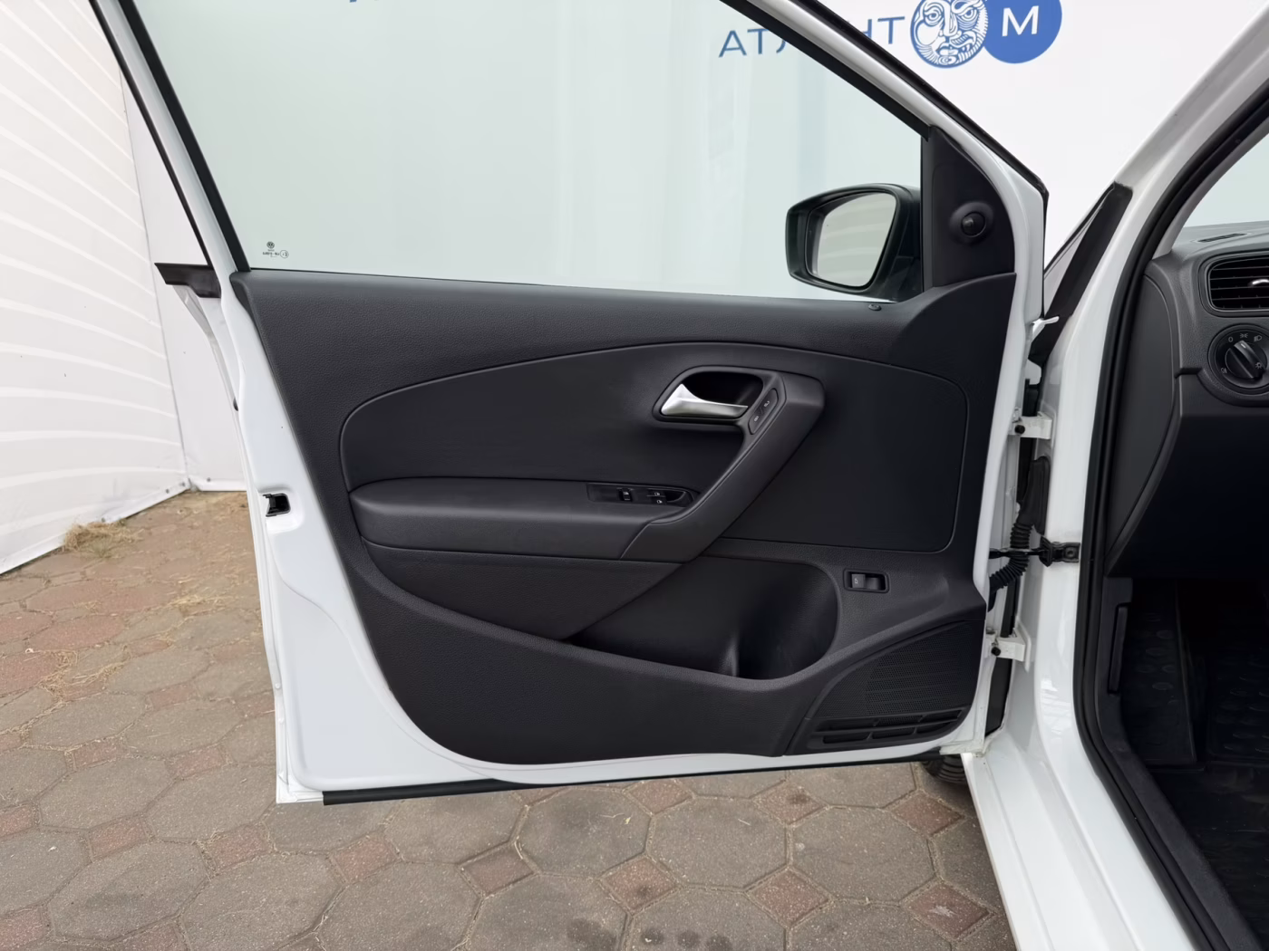 Volkswagen Polo Sedan фото 15