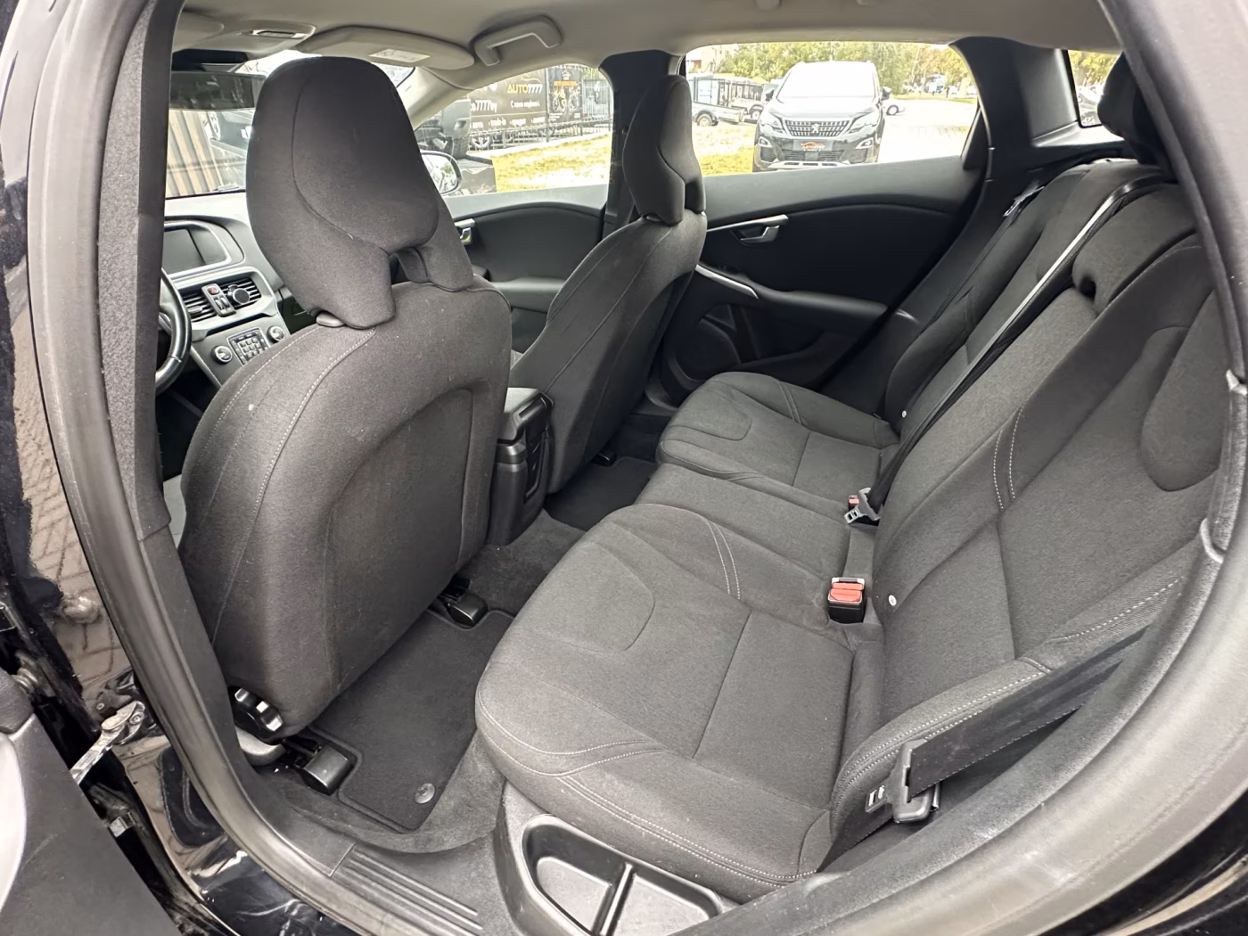 Volvo V40 фото 11