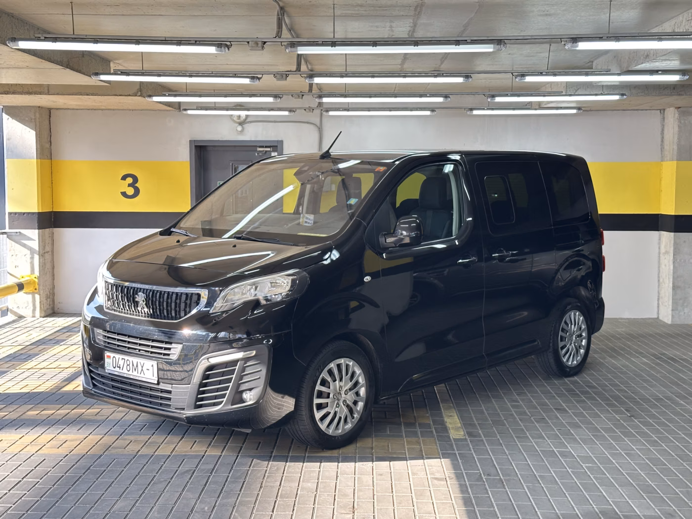 Peugeot Traveller фото 3
