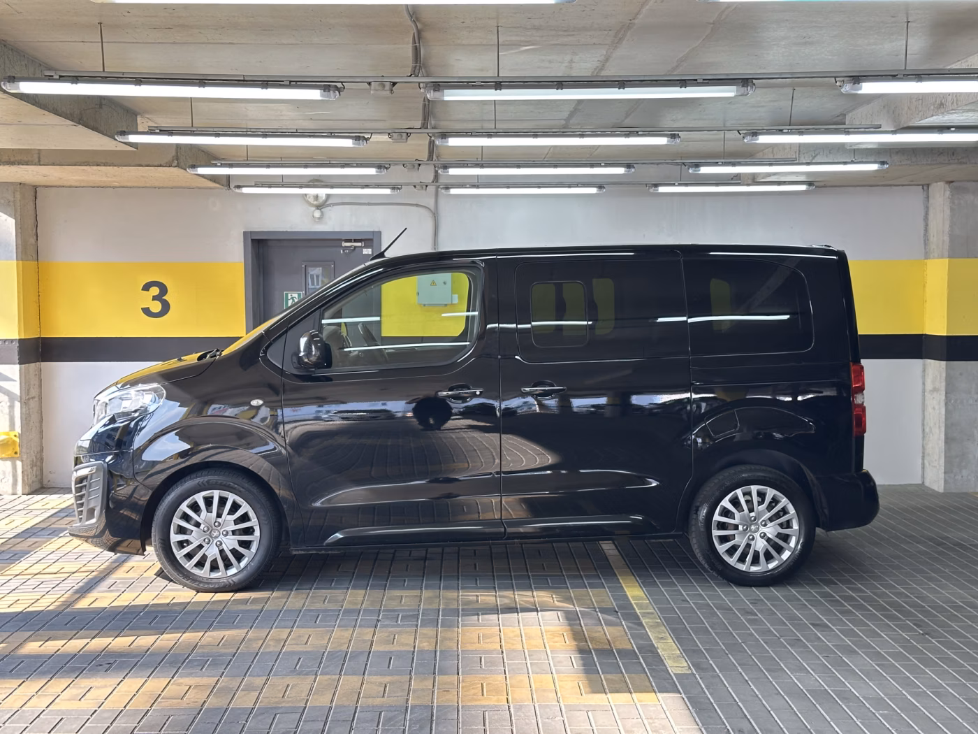 Peugeot Traveller фото 4