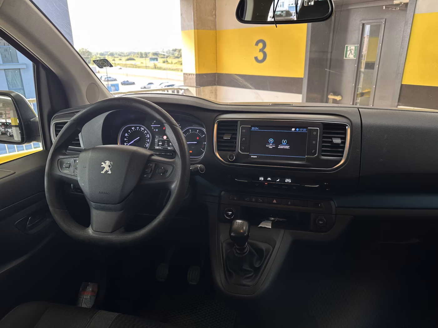 Peugeot Traveller фото 10
