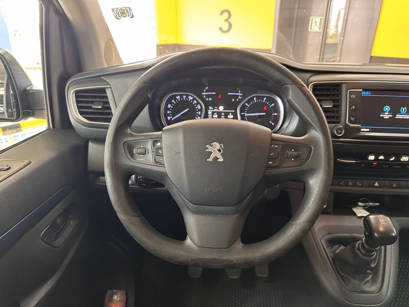 Peugeot Traveller фото 11