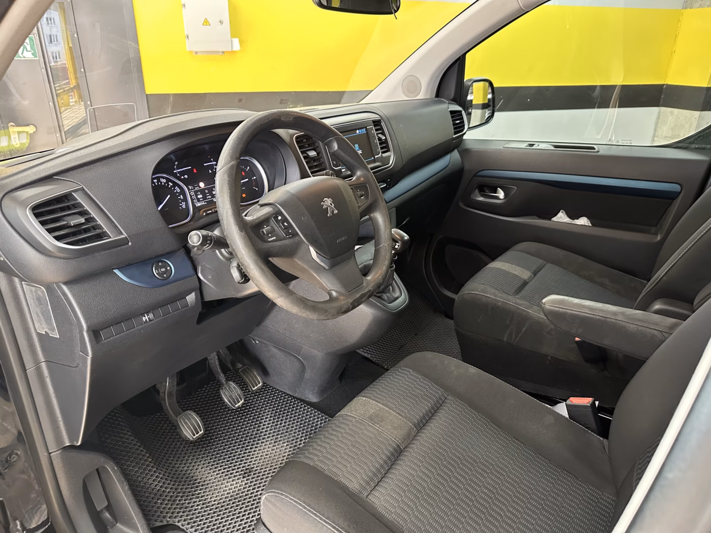 Peugeot Traveller фото 13