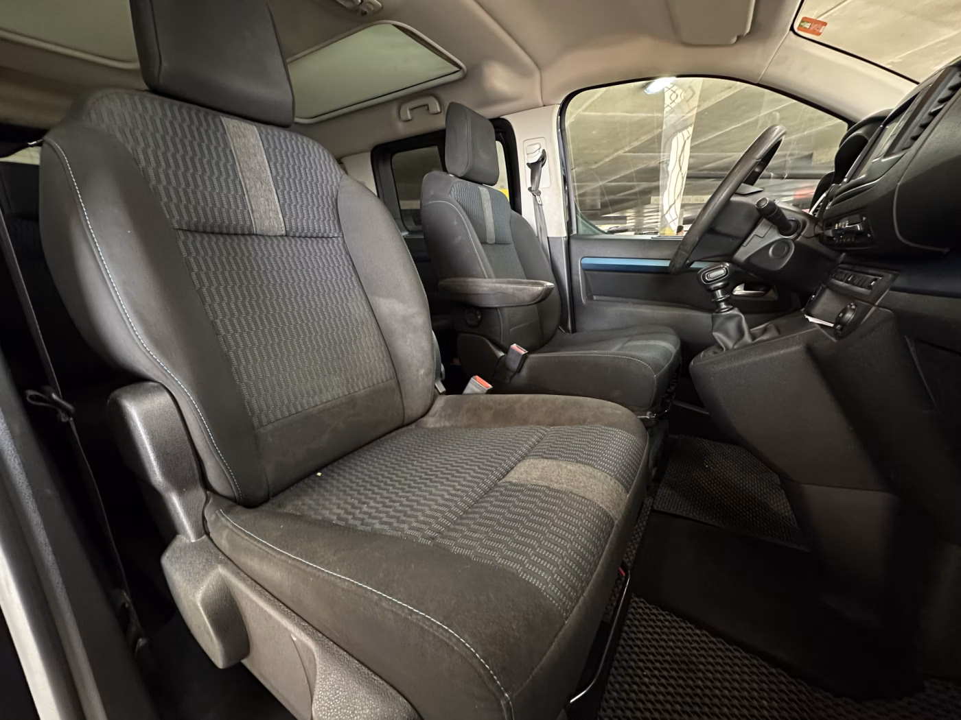 Peugeot Traveller фото 15