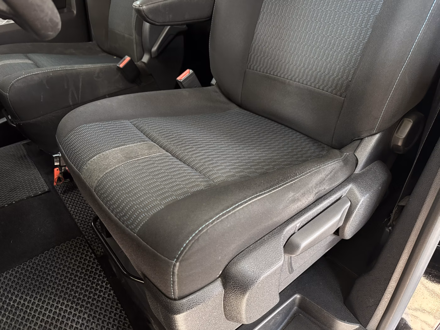 Peugeot Traveller фото 18