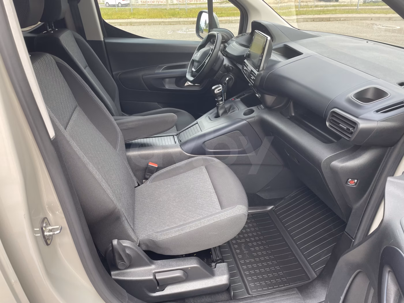 Peugeot Rifter фото 16