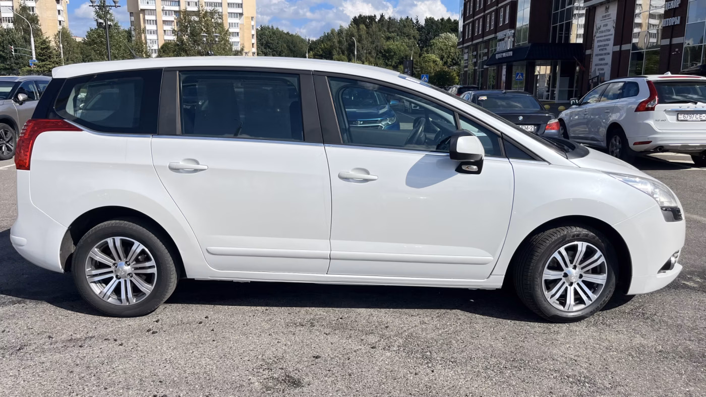 Peugeot 5008 фото 5