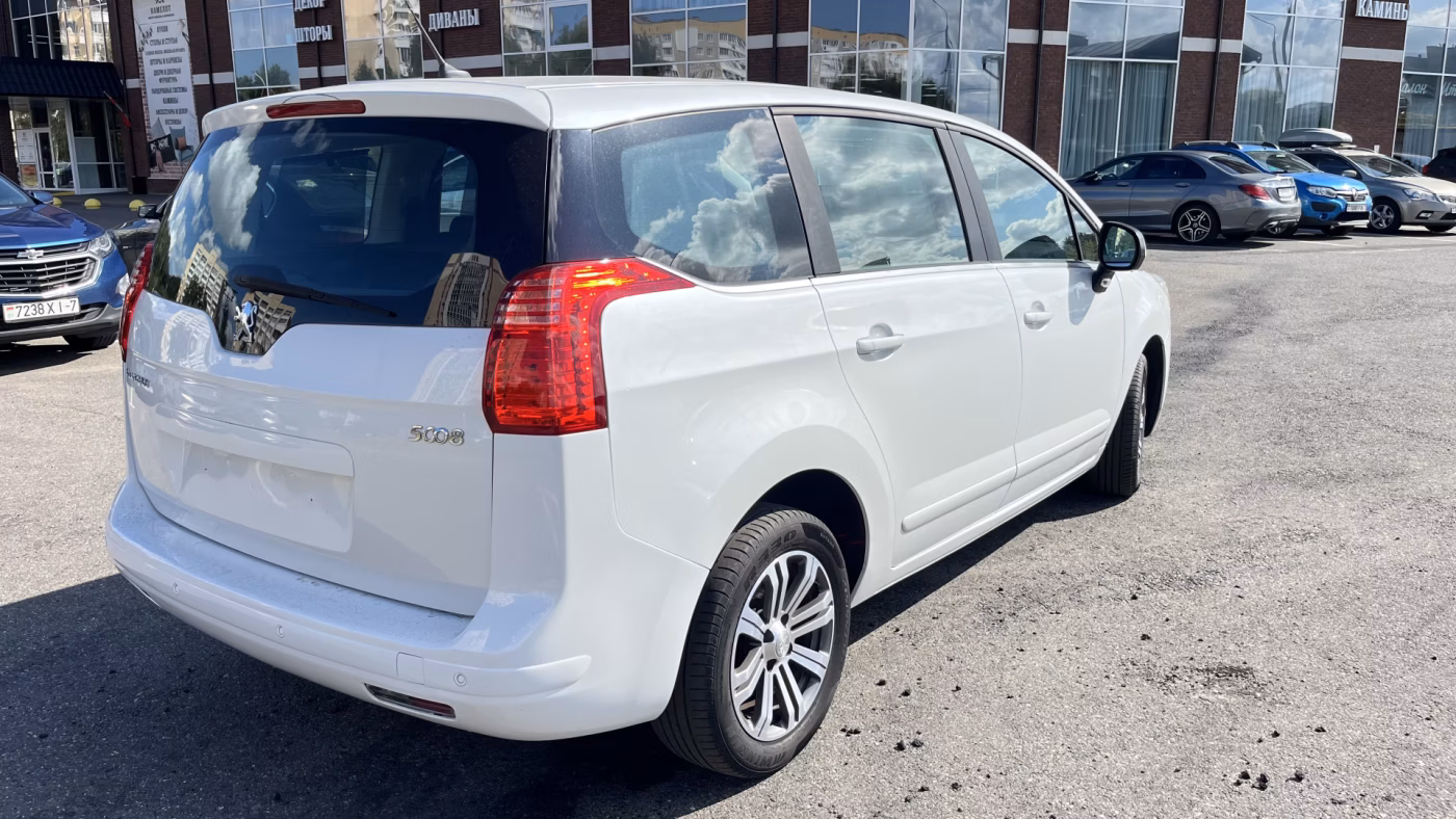 Peugeot 5008 фото 6
