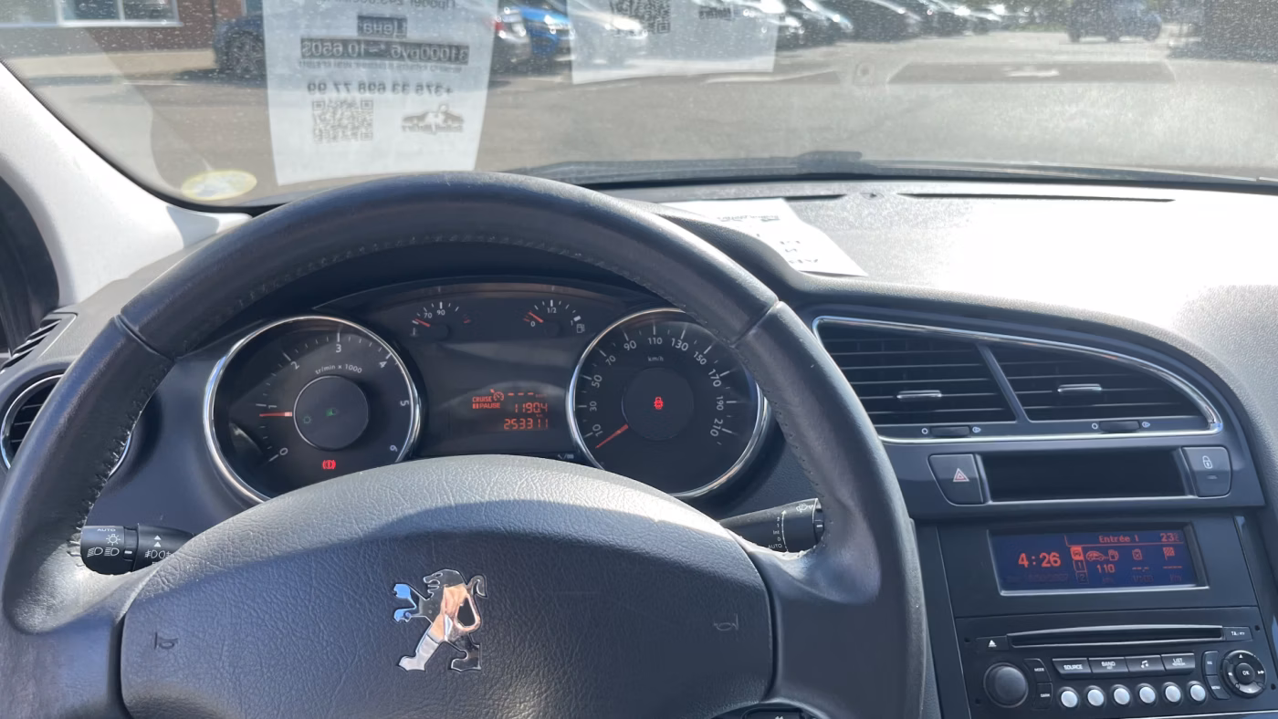 Peugeot 5008 фото 9