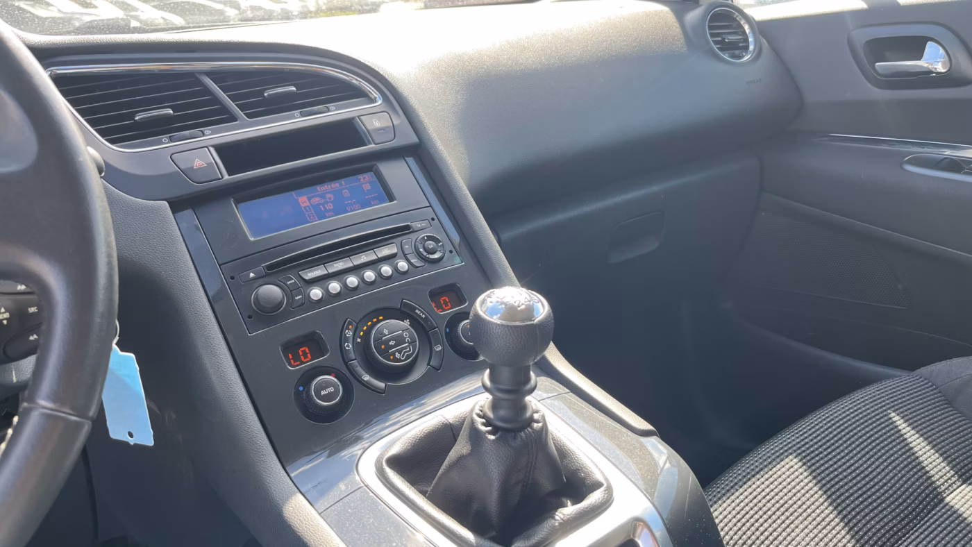 Peugeot 5008 фото 10
