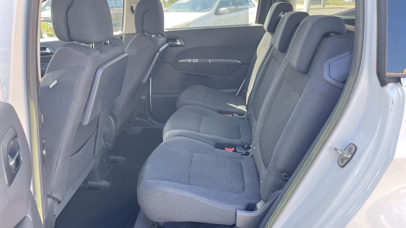 Peugeot 5008 фото 12