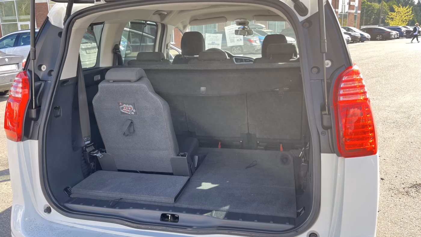 Peugeot 5008 фото 14
