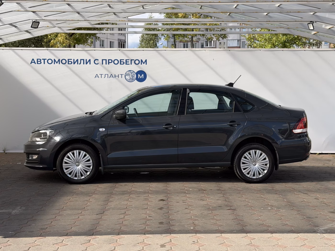 Volkswagen Polo Sedan фото 2