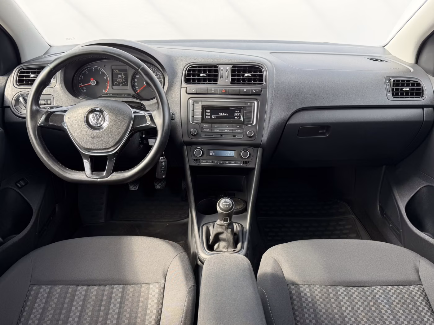 Volkswagen Polo Sedan фото 11