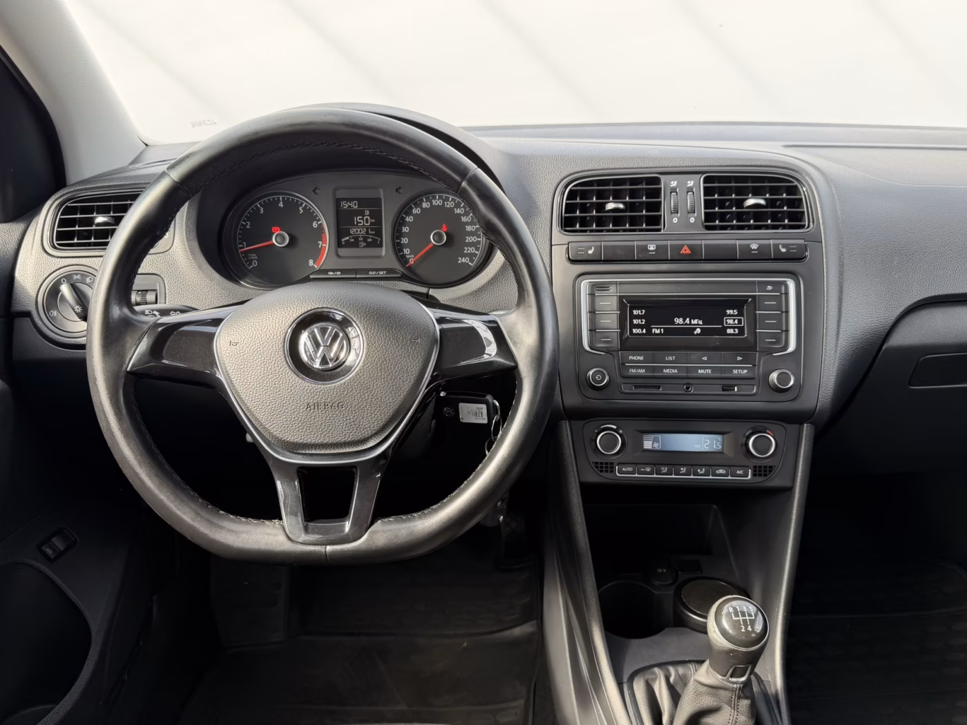 Volkswagen Polo Sedan фото 12
