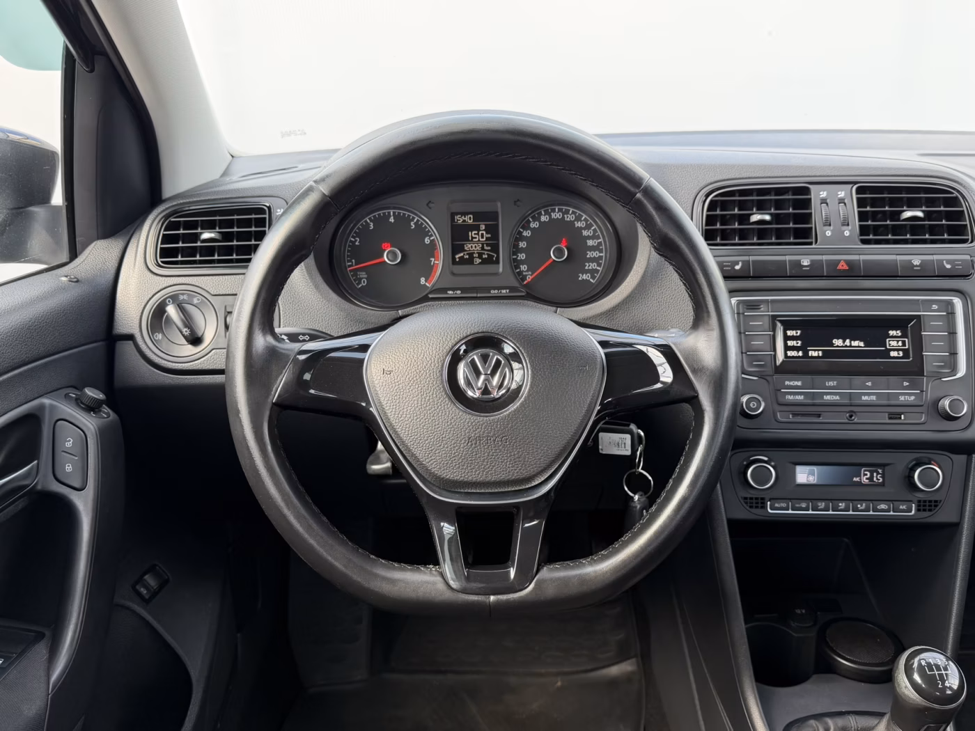 Volkswagen Polo Sedan фото 13