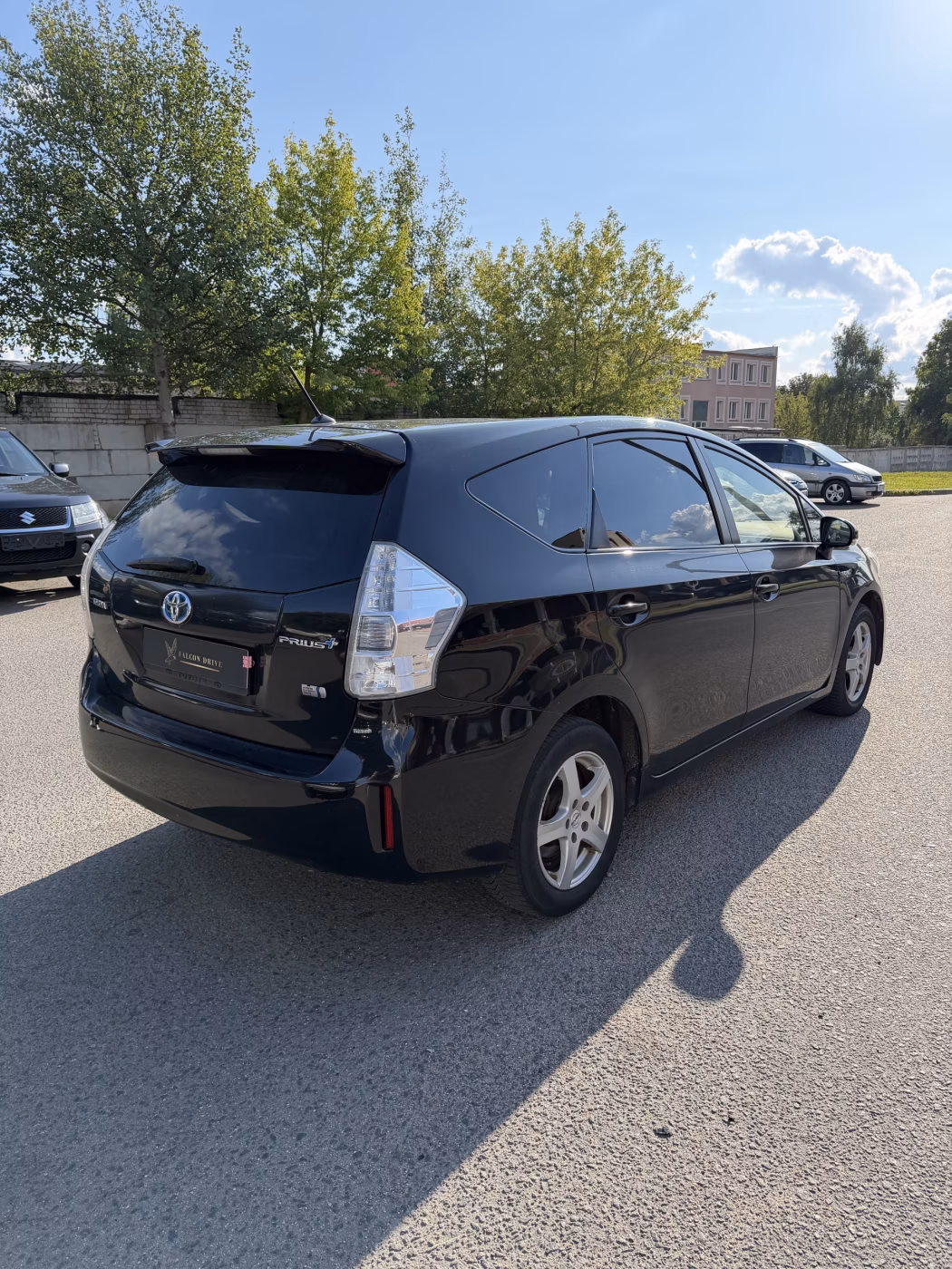 Toyota Prius V(+) фото 7