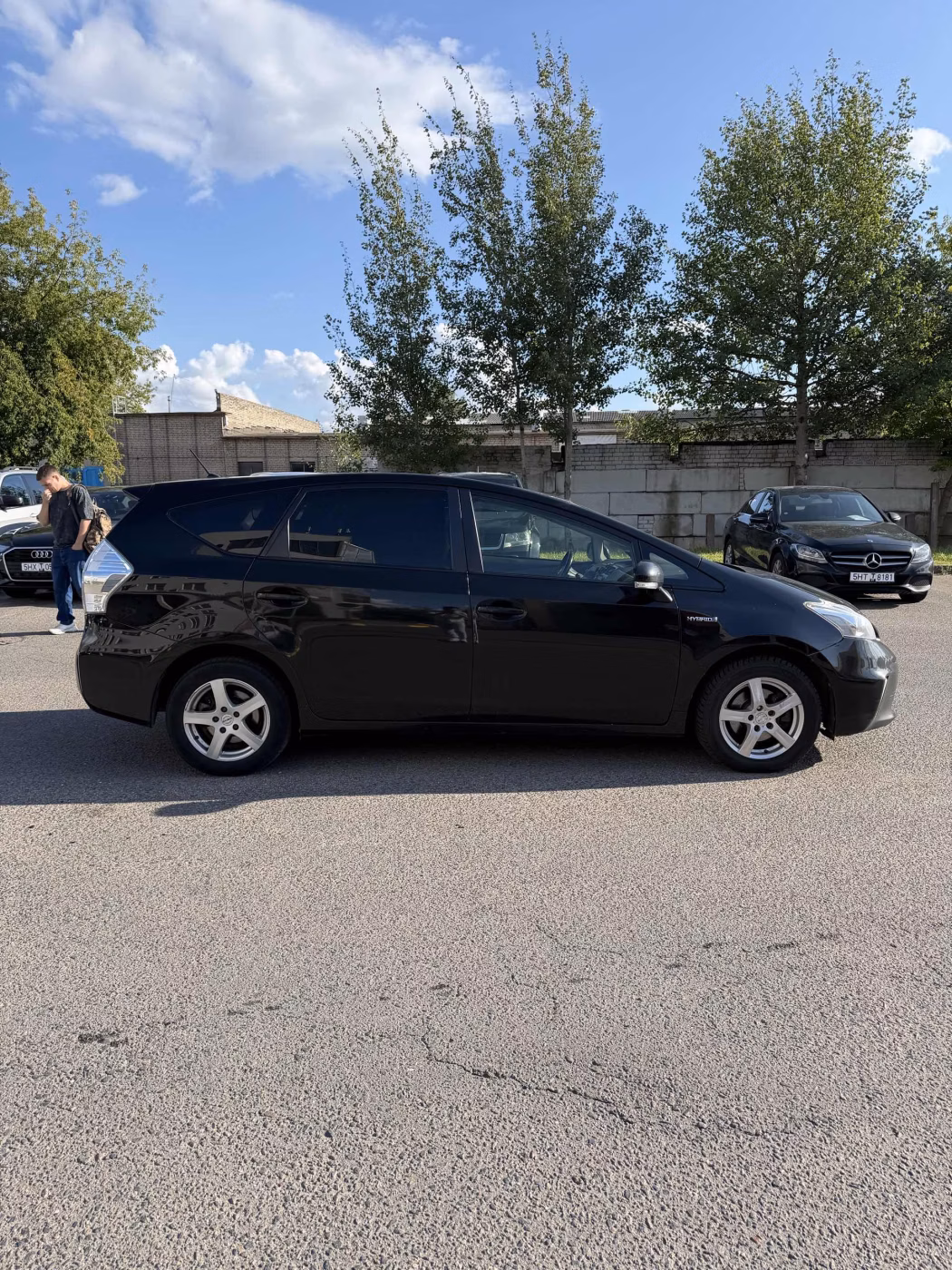 Toyota Prius V(+) фото 8