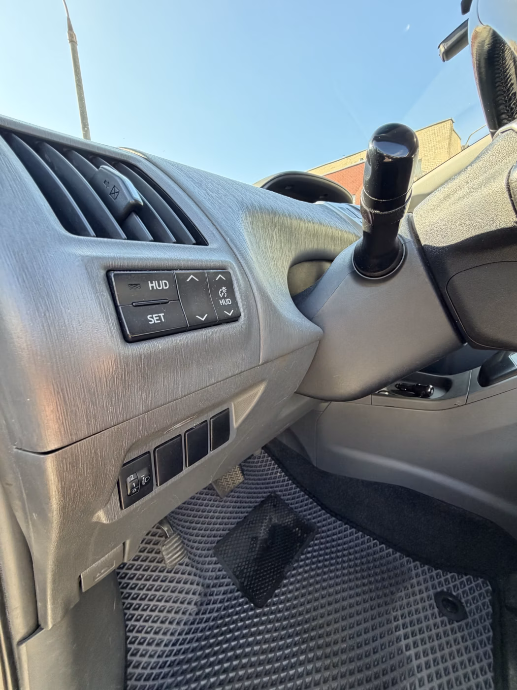 Toyota Prius V(+) фото 15