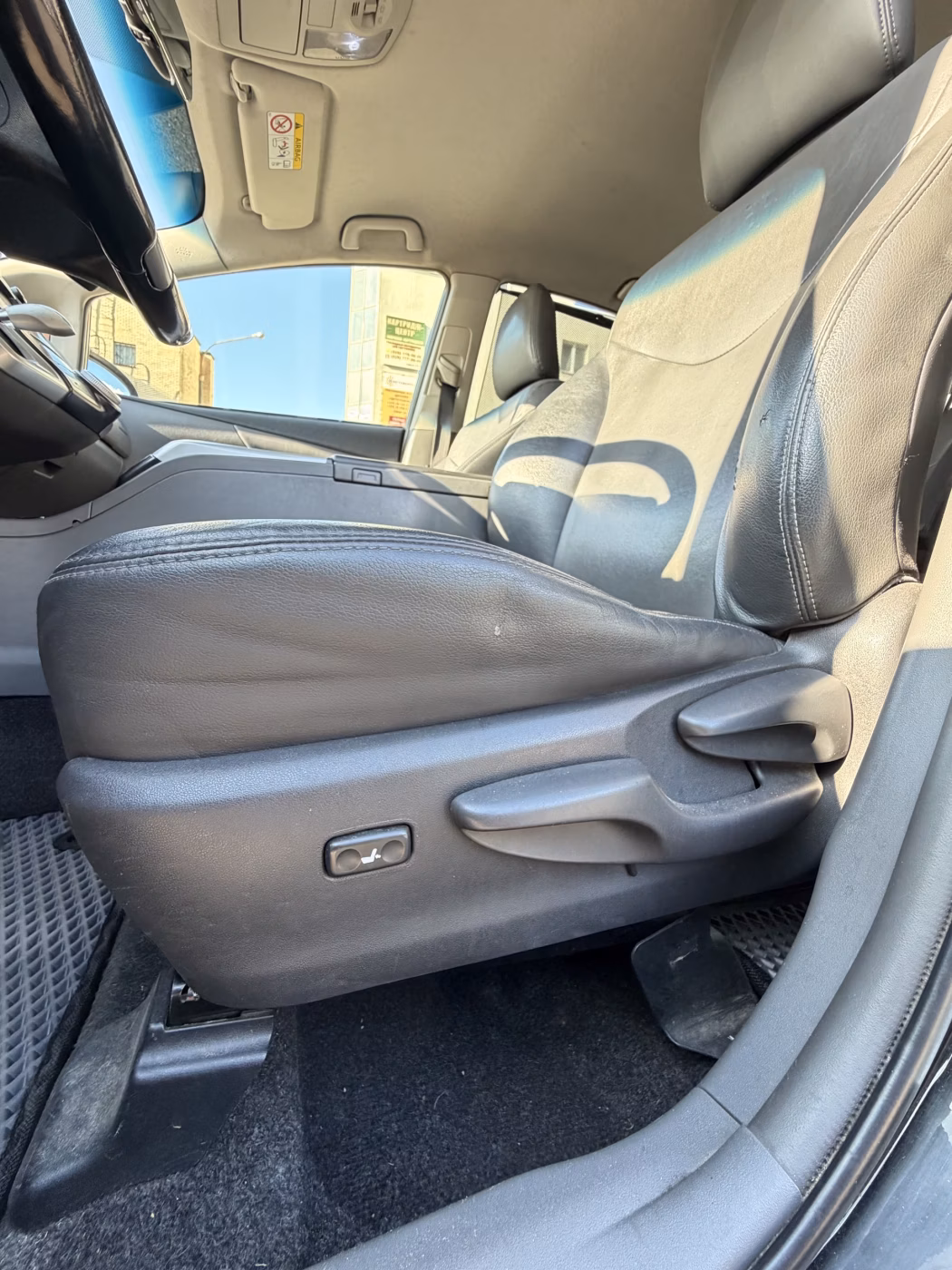 Toyota Prius V(+) фото 16