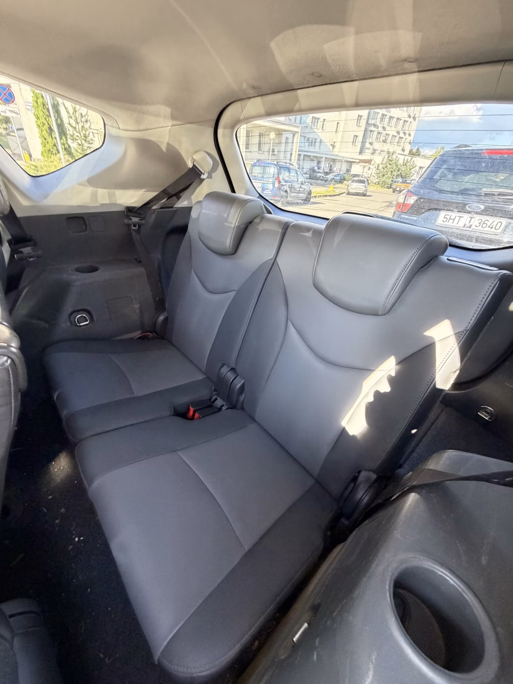 Toyota Prius V(+) фото 18