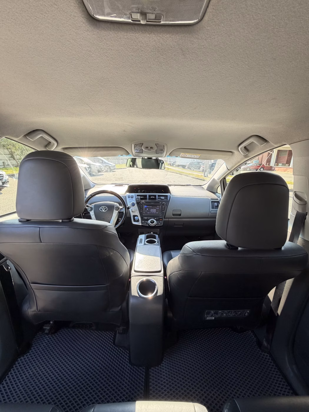 Toyota Prius V(+) фото 19