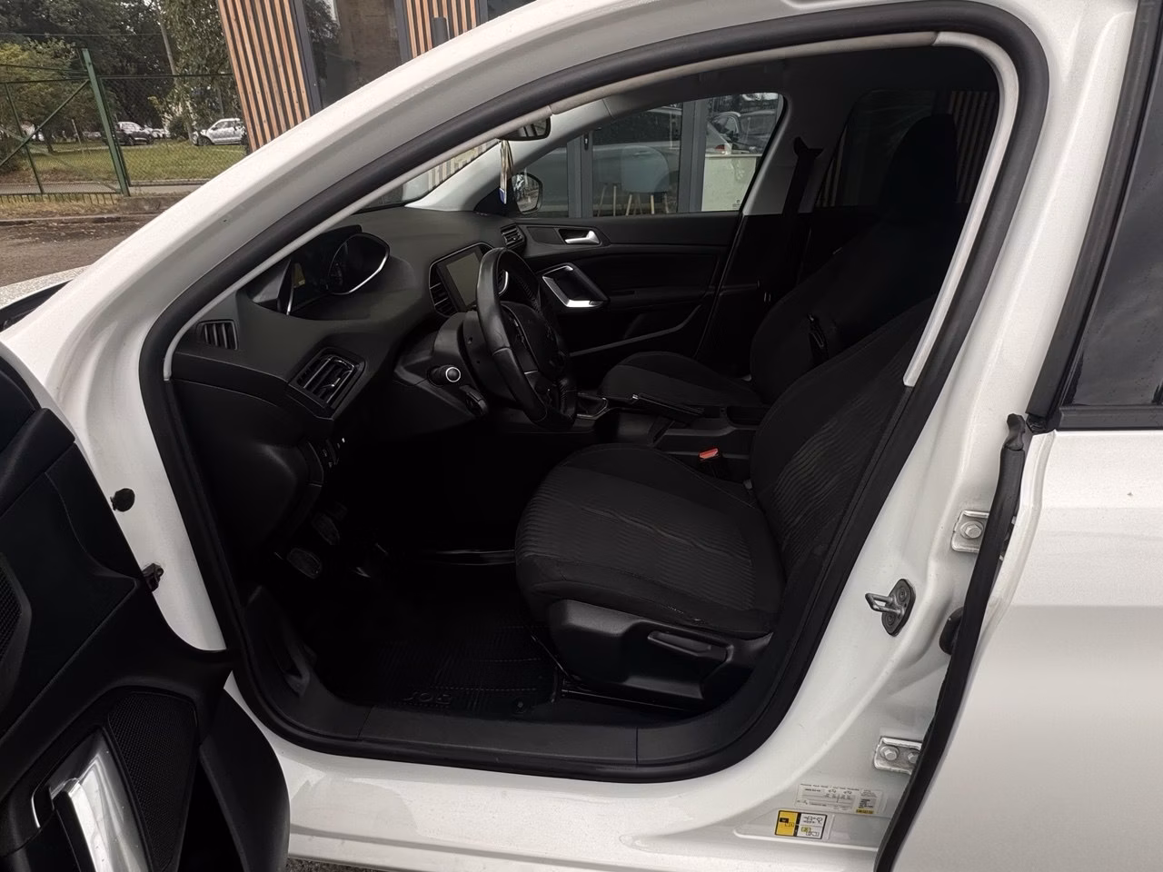 Peugeot 308 фото 6