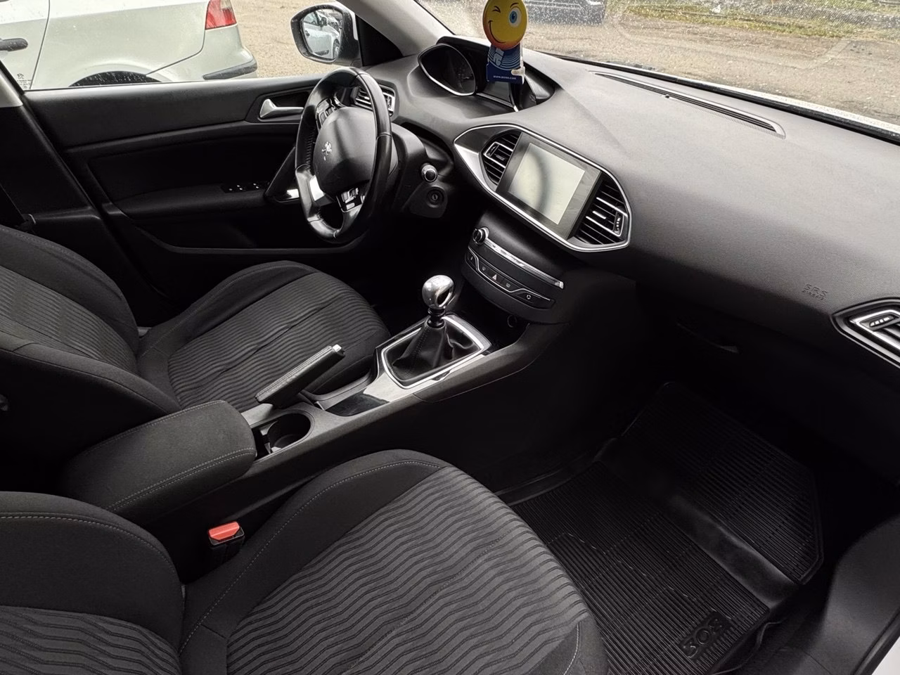 Peugeot 308 фото 8