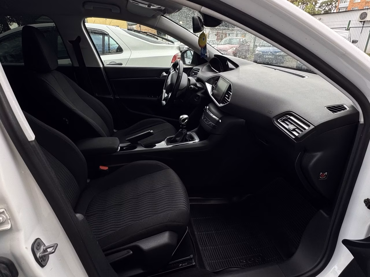 Peugeot 308 фото 9