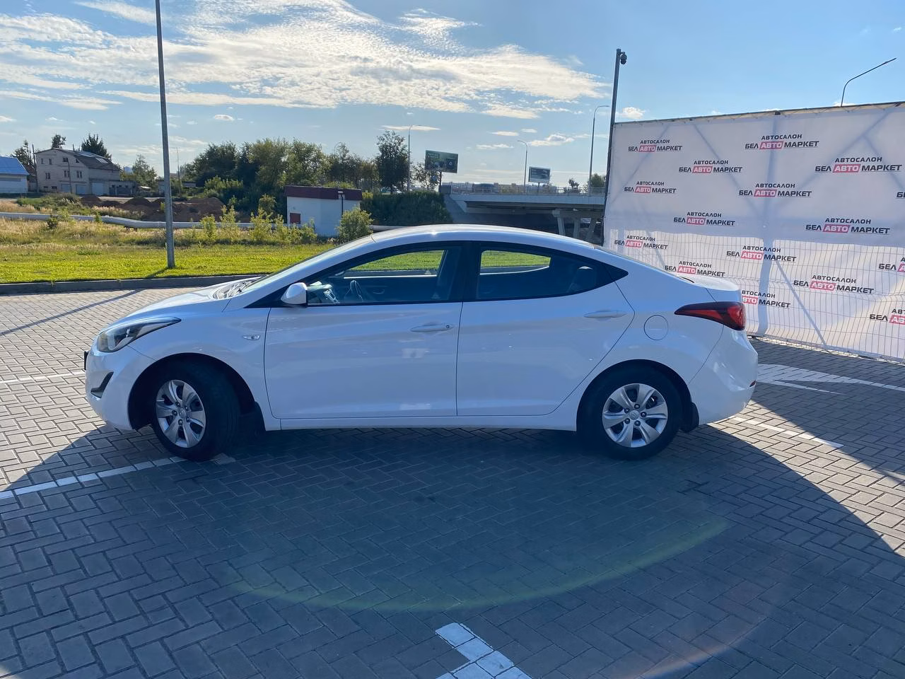 Hyundai Elantra фото 2