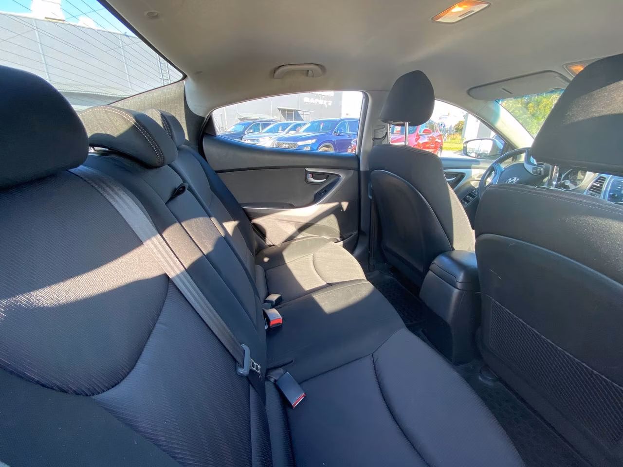 Hyundai Elantra фото 11