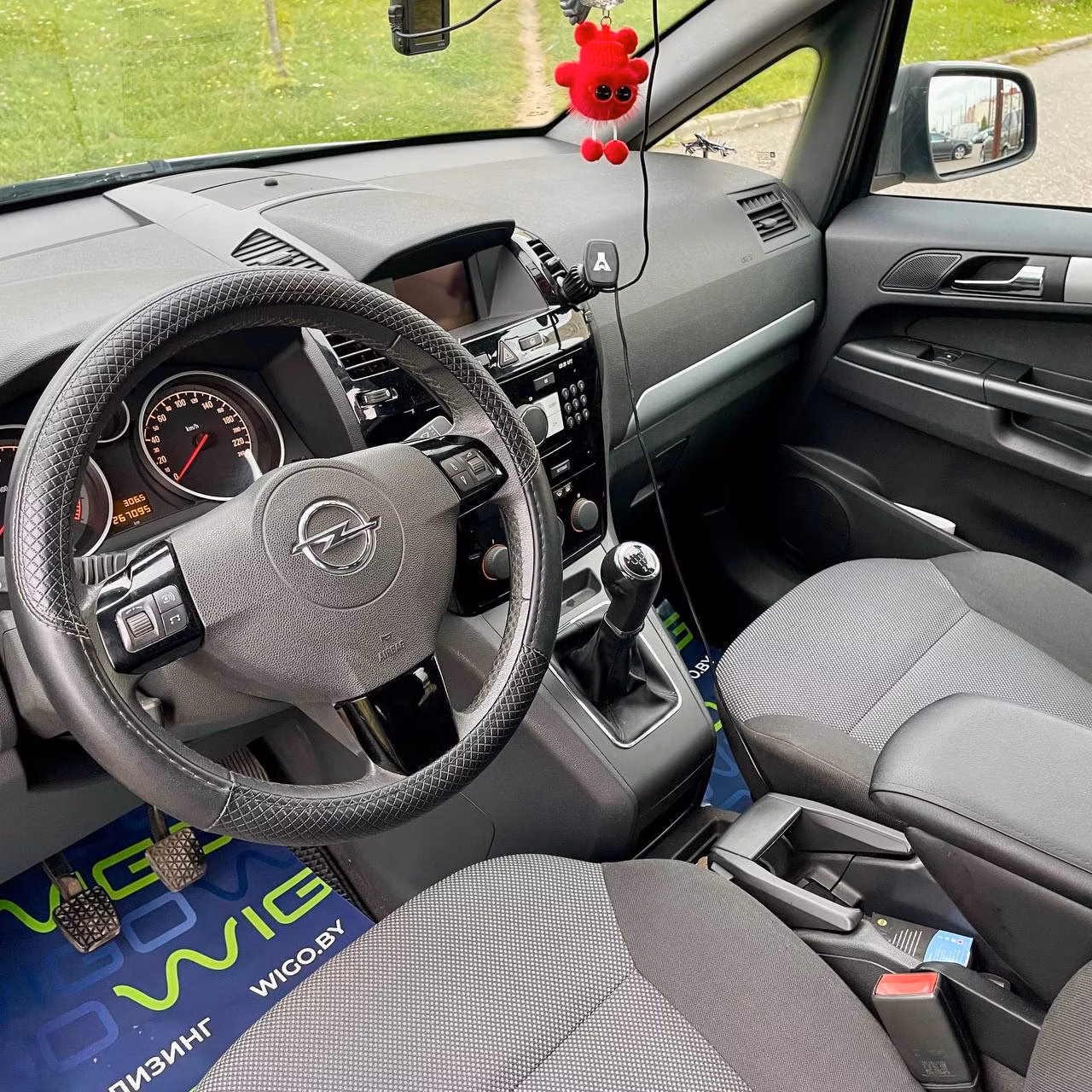 Opel Zafira фото 7