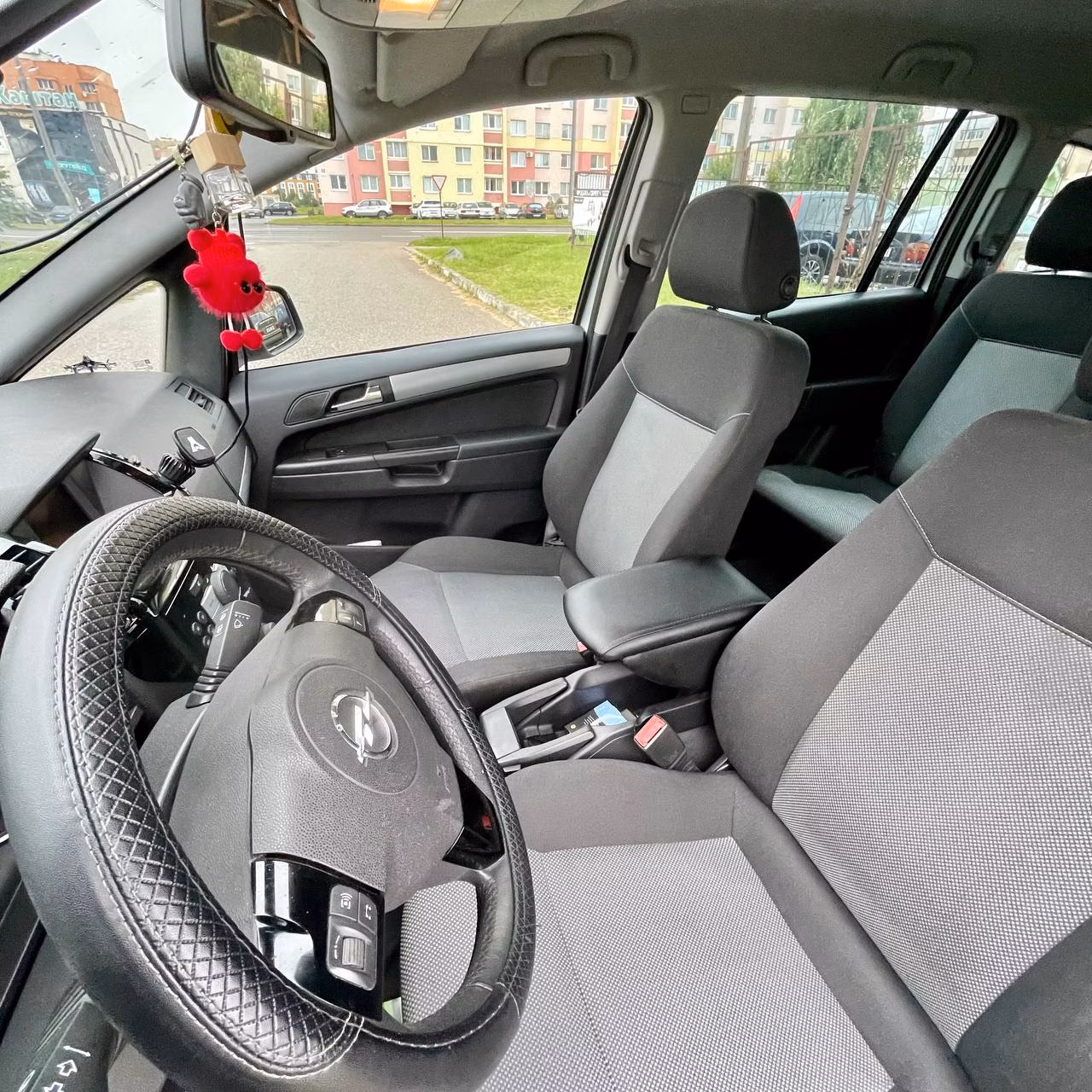 Opel Zafira фото 8