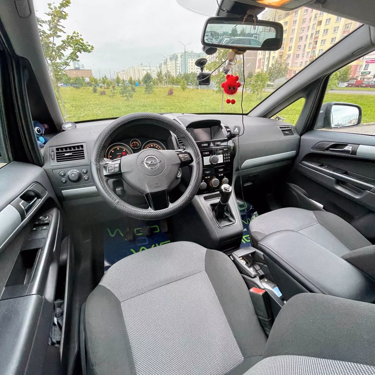 Opel Zafira фото 9