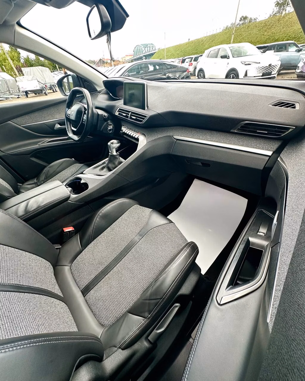 Peugeot 5008 фото 10