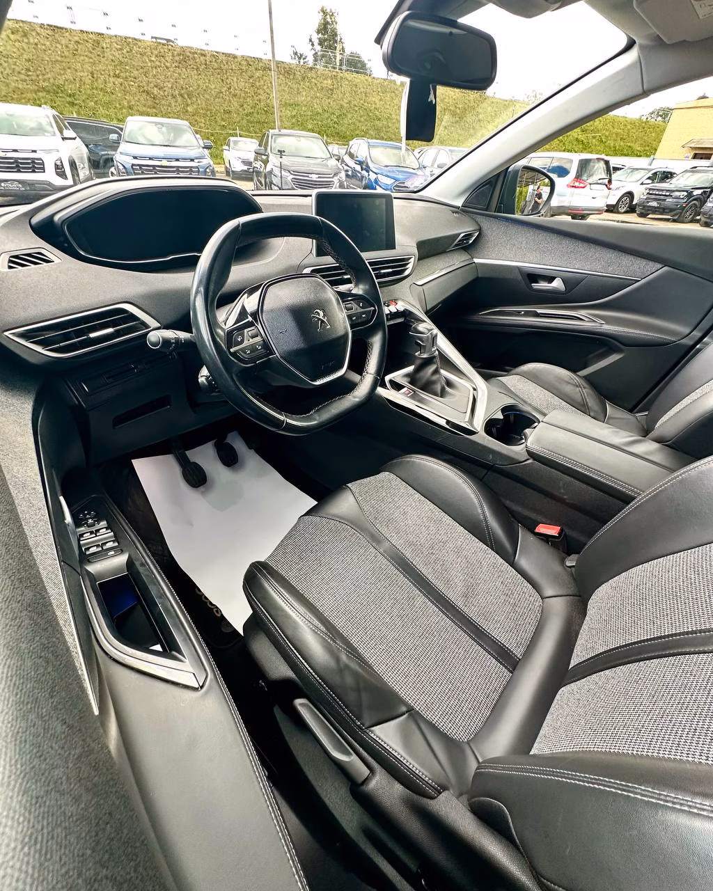Peugeot 5008 фото 16