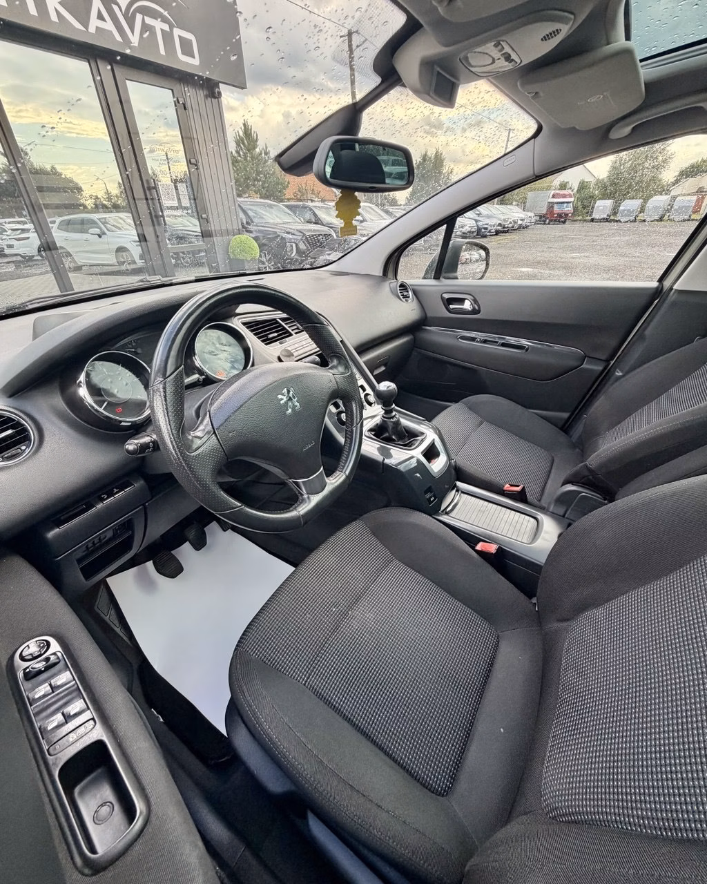 Peugeot 5008 фото 8