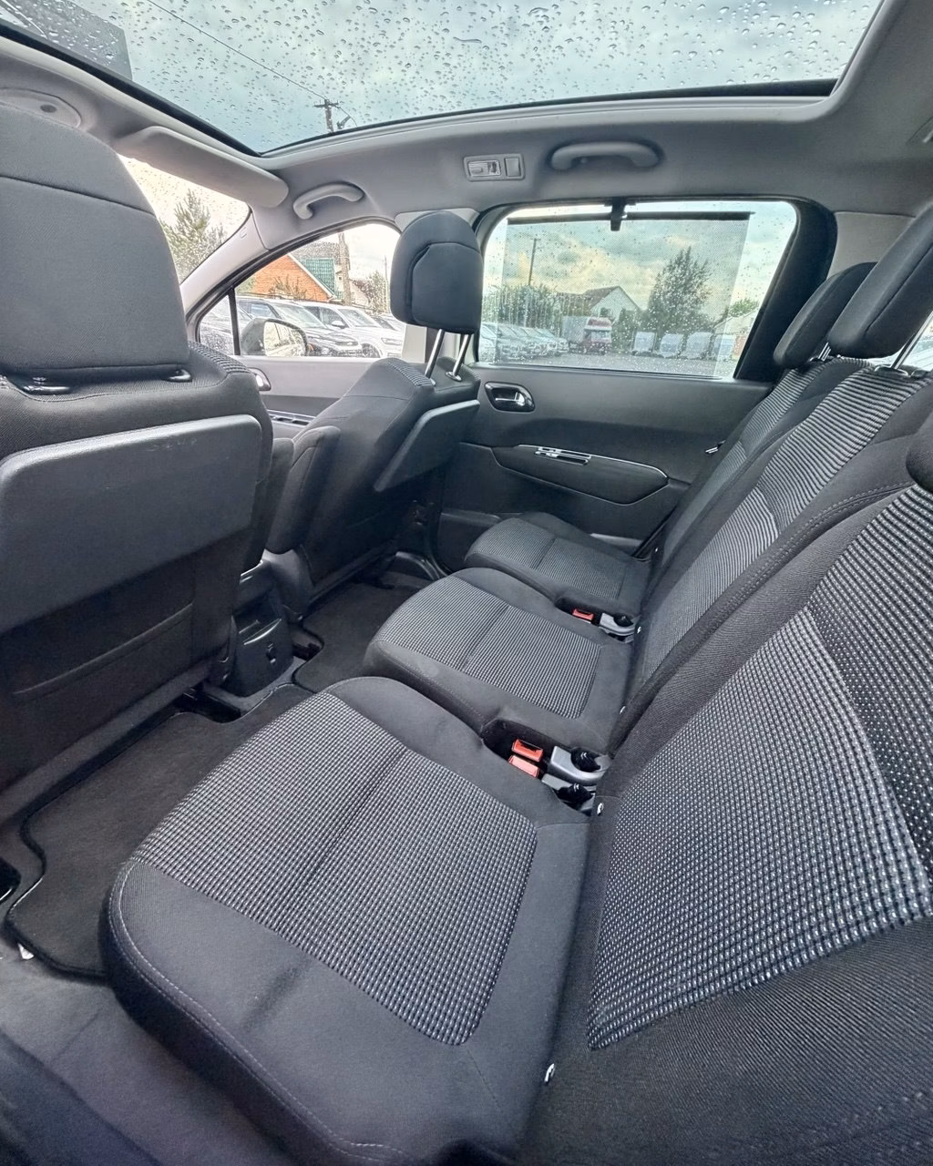 Peugeot 5008 фото 9