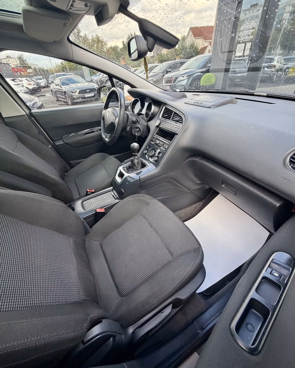 Peugeot 5008 фото 10