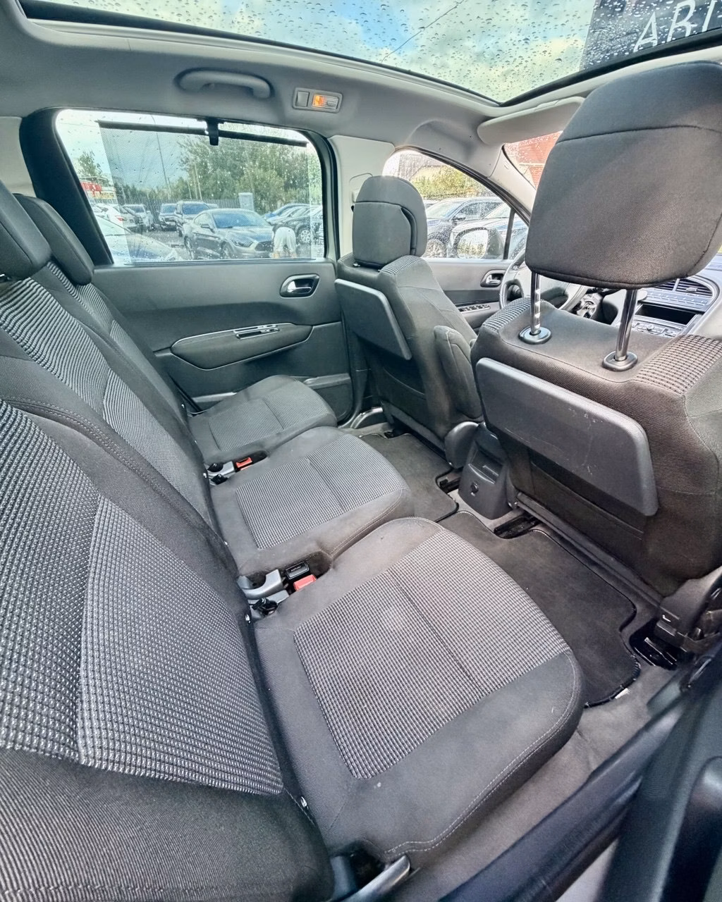 Peugeot 5008 фото 11