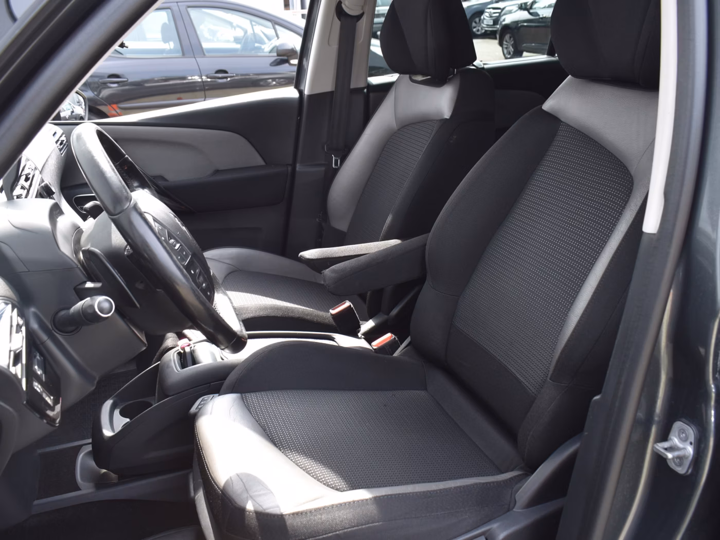 Citroen C4 Picasso фото 9