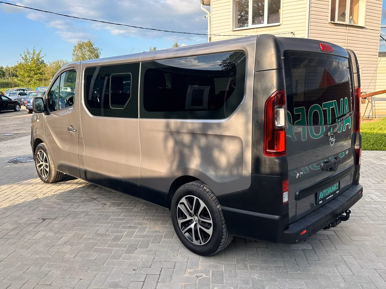 Opel Vivaro фото 5
