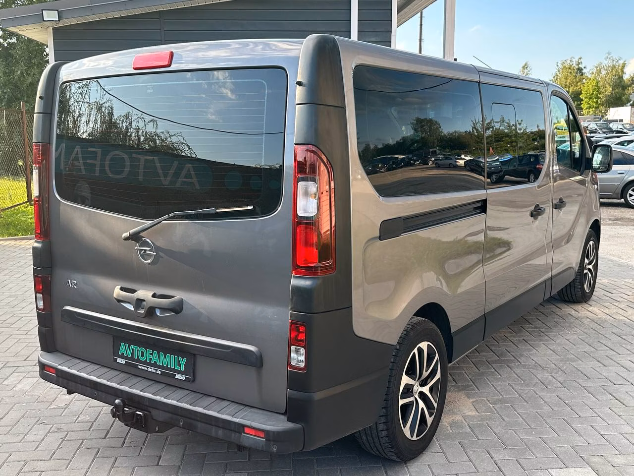 Opel Vivaro фото 8