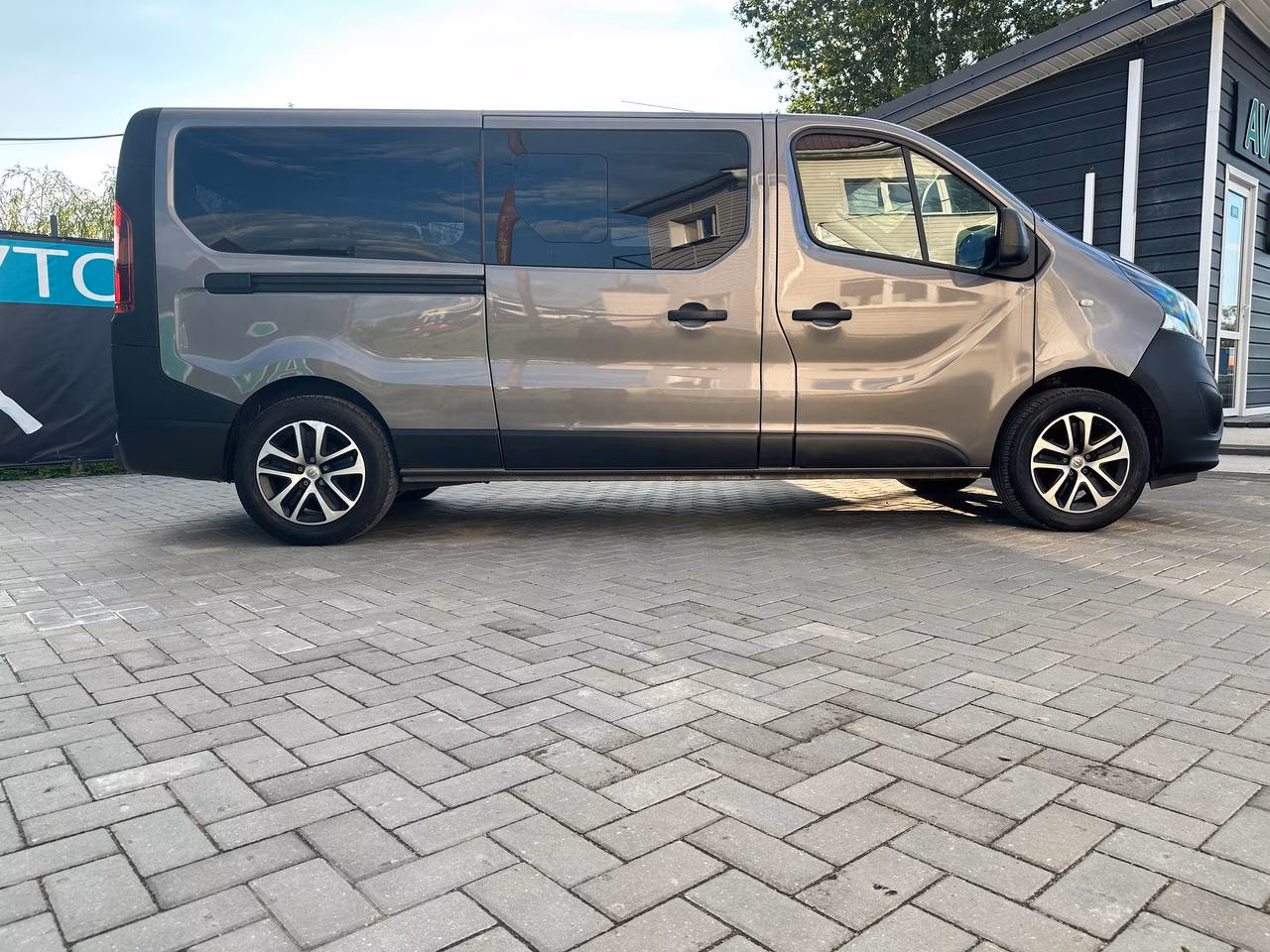 Opel Vivaro фото 9
