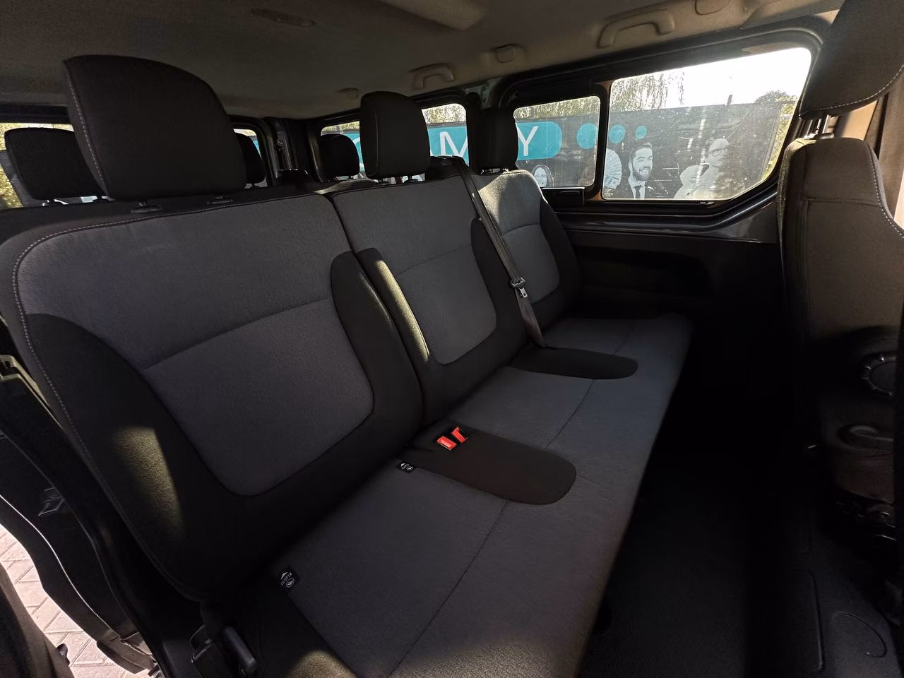 Opel Vivaro фото 12