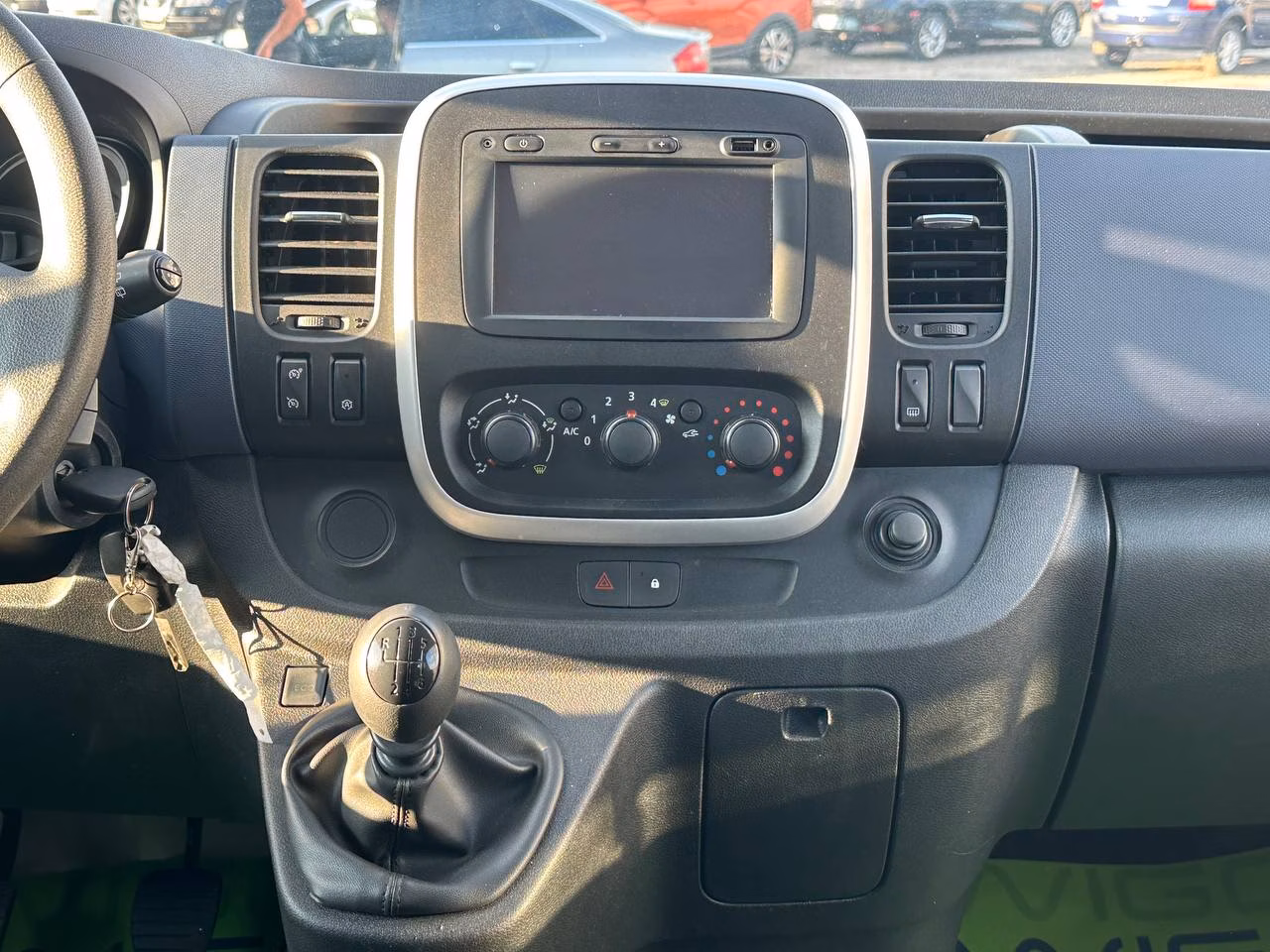 Opel Vivaro фото 16