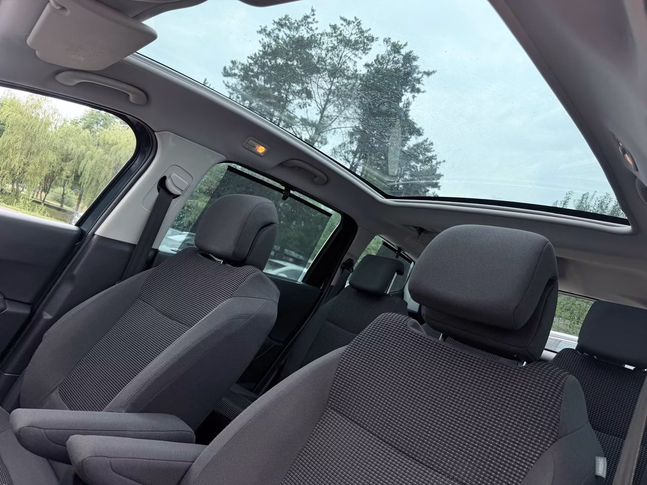 Peugeot 5008 фото 8